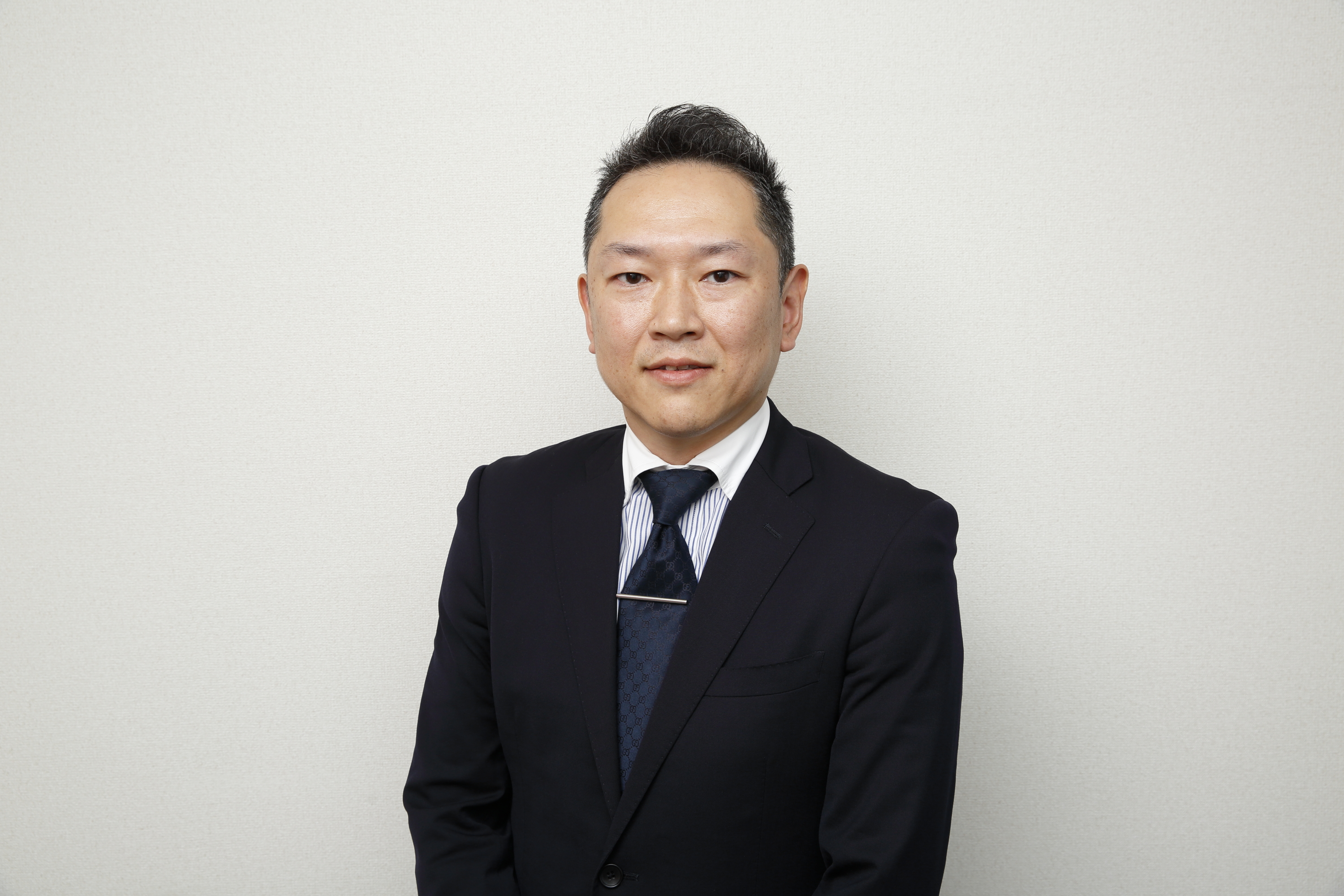 岸英俊